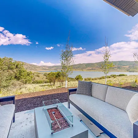 Villa Lakeside Luxury